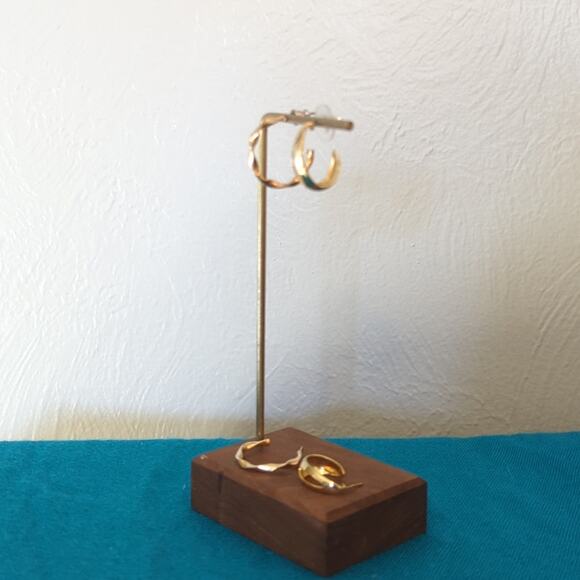 Two Pair Gold Tone Half Hoop Earrings One Twisted & One Split Middle Hoop - Picture 3 of 6